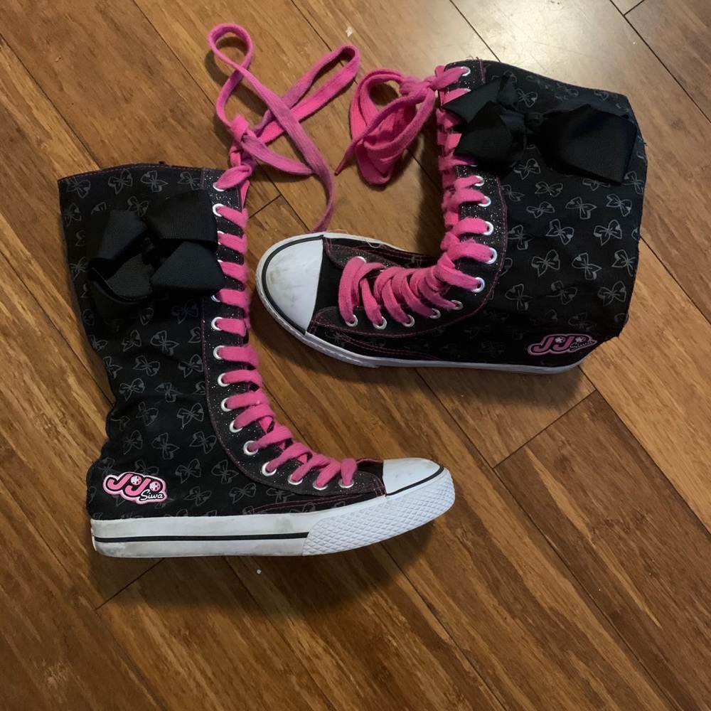Jojo Siwa Bow & Glitter High top Chucks